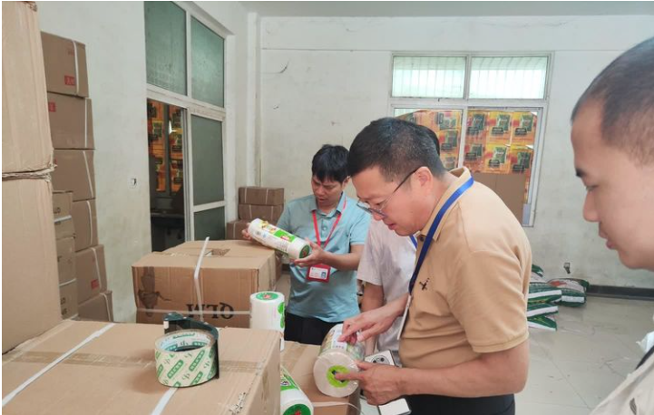 重拳出擊！?？邶埲A區(qū)查獲兩批違禁塑料制品，推動(dòng)生態(tài)環(huán)境材料銷(xiāo)售